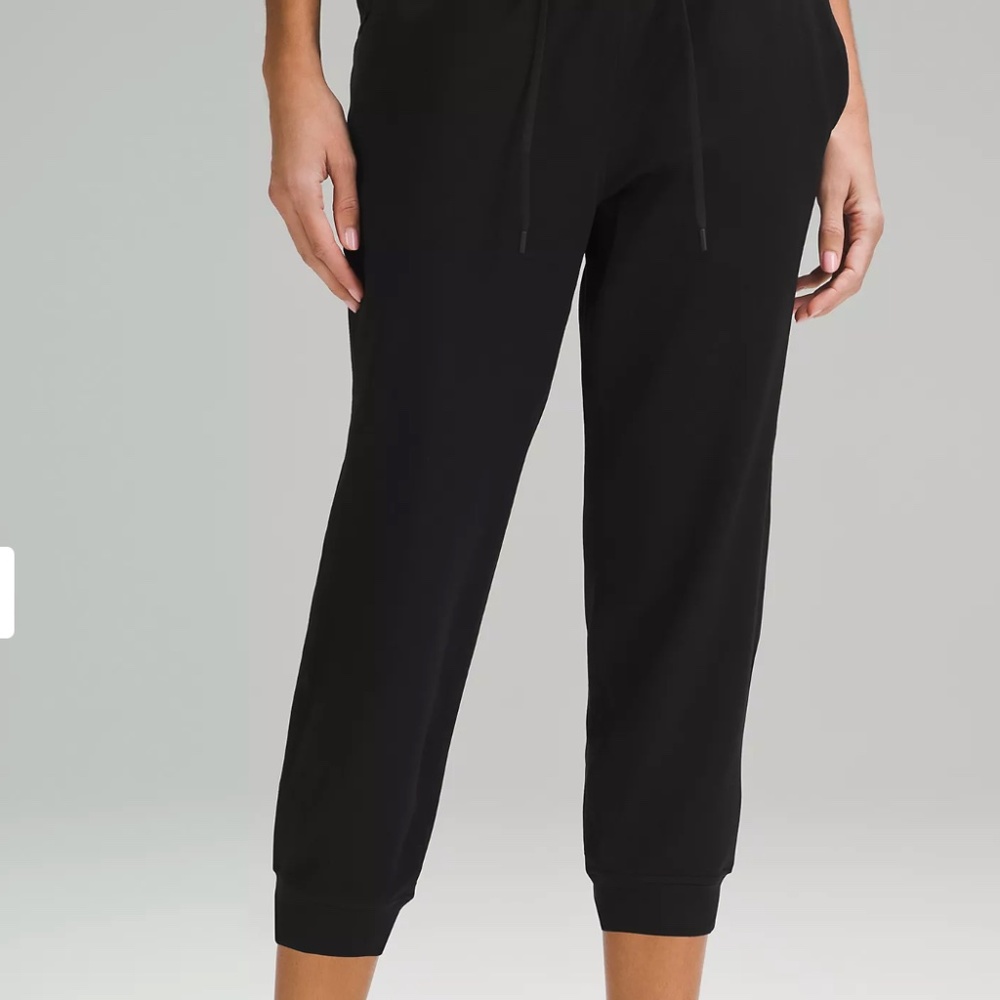 Lululemon Soft Jersey Classic-Fit Mid-Rise Cropped Jogger- Size 10